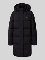 Płaszcz pikowany z kapturem i logo od Guess Jeans - 6