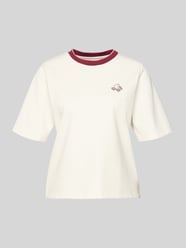 T-shirt o kroju regular fit z obszyciem z kamieni stras od Marc Cain - 1
