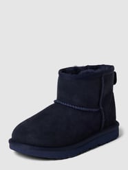 Stiefel mit Futter aus Tierfell von UGG Blau - 43