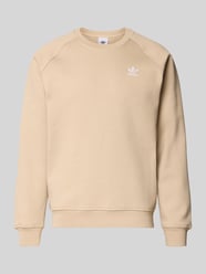 Sweatshirt mit Label-Stitching von adidas Originals Beige - 32