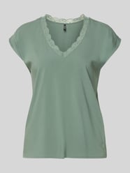 T-shirt o kroju regular fit z kołnierzem z koronki model 'BELLA' od VERO MODA - 31