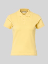 Kurzärmliges Poloshirt in Piquéoptik mit Kragen und Logostickerei von REVIEW - 25