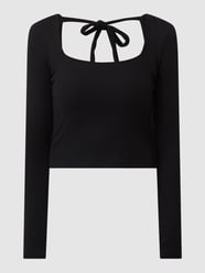 Sweter krótki z wiązaniem PAMELA X NA-KD REBORN  od NA-KD Czarny - 22