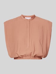 Kort blousetop met knoopsluiting curated by Anna Schürrle van Style Icon Collection Fuchsia - 17
