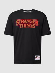 T-Shirt mit Print - Champion x Stranger Things von CHAMPION Schwarz - 18