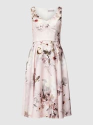 Knielanges Cocktailkleid mit Allover-Muster von Christian Berg Cocktail Rosa - 12