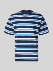 T-shirt o kroju regular fit z okrągłym dekoltem od Casual Friday - 4