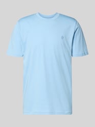 T-shirt w kroju regular fit z haftowanym logo od MCNEAL - 32
