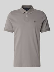 Regular Fit Poloshirt mit Knopfleiste und Label-Stitching von MCNEAL - 21