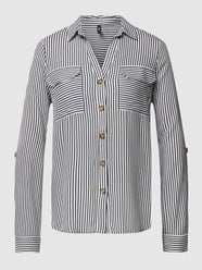 Bluzka z dekoltem w serek model ‘BUMPY’ od Vero Moda Niebieski - 33