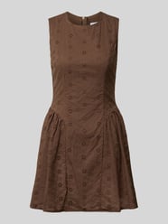 Sukienka mini z haftem ażurowym Model 'HAZELNUT' od DAISY STREET - 16