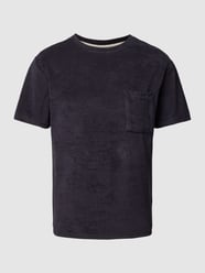 T-shirt z frotowym wzorem model ‘KIKKI’ od Anerkjendt Niebieski - 17