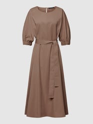 Midi-jurk met strikceintuur van Luisa Cerano Bruin - 27