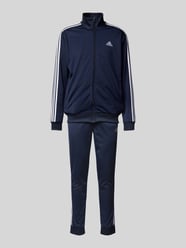 Dres z charakterystycznymi dla marki paskami od ADIDAS SPORTSWEAR - 6