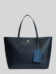 Shopper mit Reißverschlussfach und Anhänger für Kleinigkeiten von Tommy Hilfiger - 17