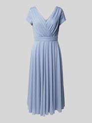 Knielanges Cocktailkleid in Wickel-Optik von Vera Mont - 18