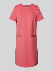 Knielanges Kleid mit Rundhalsausschnitt von Christian Berg Woman Selection - 35