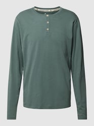 Longsleeve mit Label-Stitching Modell 'HENLEY' von Colours & Sons Grün - 7