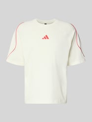T-shirt z nadrukiem etykiety od adidas Sportswear - 45