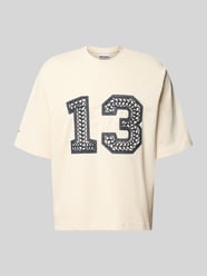 t-shirt z haftem z łańcuszkami i okrągłym dekoltem od REVIEW - 31