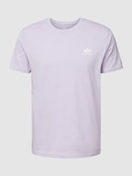 T-Shirt mit Logo-Print Modell 'BASIC T SMALL LOGO' von Alpha Industries Lila - 35