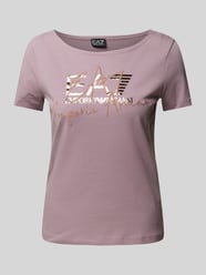 T-shirt z nadrukiem z logo i wyhaftowanym logo od EA7 Emporio Armani Fioletowy - 40