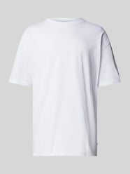 T-shirt z prążkowanym, okrągłym dekoltem model ‘HUDSON’ od Samsøe Samsøe - 30