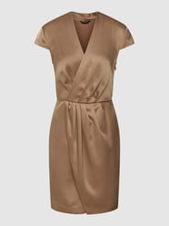 Sukienka z dekoltem w serek model ‘AVRIL WRAP’ od Marciano Guess Brązowy - 42