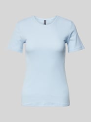 T-shirt o kroju slim fit z mieszanki bawełny model ‘RUKA’ od Pieces - 40