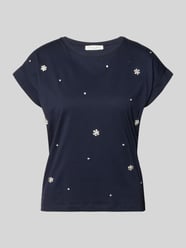 T-Shirt mit Ziersteinbesatz und Rundhalsausschnitt von Christian Berg Woman - 29
