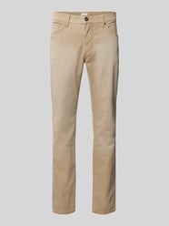 Jeansy o kroju straight fit ze szwami w kontrastowym kolorze model ‘Chuck’ od Brax - 24