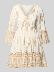 Minikleid mit Allover-Paisley-Print von Apricot - 1
