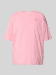 T-shirt o kroju regular fit z czystej bawełny model 'GIANNAA' od ARMEDANGELS Fuksjowy - 22