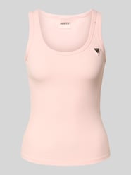 Top o kroju slim fit z mieszanki wiskozy model 'Colette' od GUESS Activewear Fuksjowy - 3