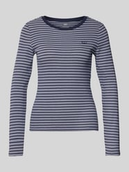 Bluzka o kroju slim fit z długim rękawem i wyhaftowanym logo model ‘Essential’ od Levi's® - 47