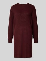 Knielange gebreide jurk met ribboorden, model 'Onema' van B.Young - 37