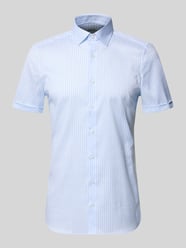 Koszula o kroju slim fit biznes we wzór na całej powierzchni z kołnierzykiem typu kent od OLYMP Level 5 - 10