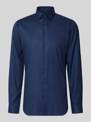 Koszula o kroju slim fit biznes z kołnierzykiem typu kent od Christian Berg Men - 30
