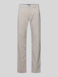 Chinosy o kroju regular fit z 5 kieszeni od Christian Berg Men - 24