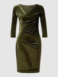 Cocktailkleid aus Samt mit Raffungen von Paradi Grün - 23
