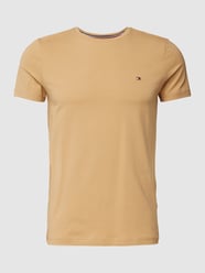 T-Shirt mit Label-Detail von Tommy Hilfiger Braun - 4