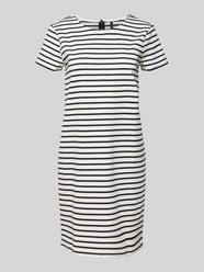 Sukienka mini o kroju oversized ze wzorem na całej powierzchni model ‘ABBY’ od VERO MODA - 23