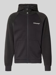 Bluza rozpinana o kroju regular fit z nadrukiem z logo model ‘Thatcher’ od JACK & JONES - 41