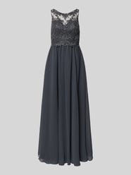 Abendkleid mit Ziersteinen und floralen Stickereien von Laona - 6