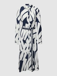 Hemdblusenkleid mit Bindegürtel Modell 'Letter' von Emily Van den Bergh Grau / Schwarz - 7