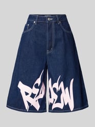 Baggy Fit Jeansshorts mit Label-Print von Review Blau - 19