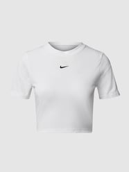 Cropped T-Shirt mit Label-Stitching von Nike - 15