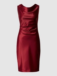 Cocktailkleid mit Wasserfall-Ausschnitt von Paradi Bordeaux - 46