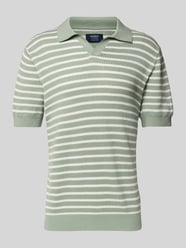 Koszulka polo o kroju regular fit z dekoltem w serek od MCNEAL - 21