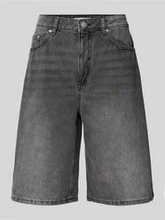 Szorty jeansowe o kroju baggy fit z 5 kieszeniami od Review - 10